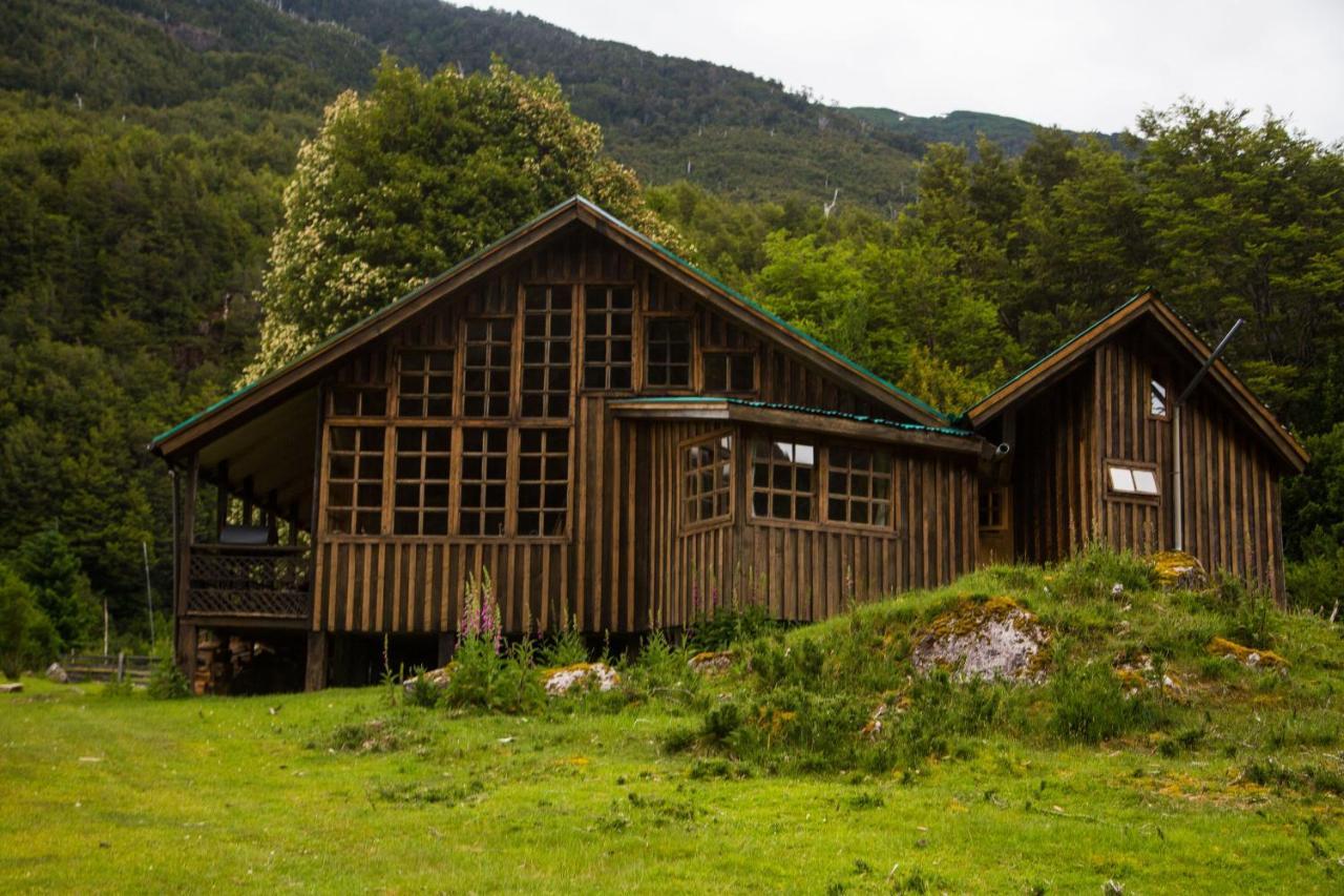 Casa Rustica Grande A Orillas Del Rio Cisnes, Caminatas Pesca Tinaja Desayuno Cafeteria Villa Lago Verde Kültér fotó